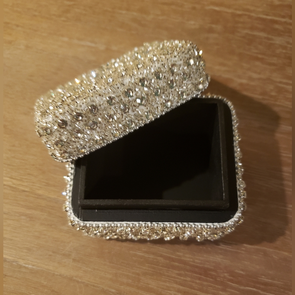 NWT! Sparkling Crystal Diamond Encrusted Silver Jewelry / Keepsake Box - Picture 2 of 8